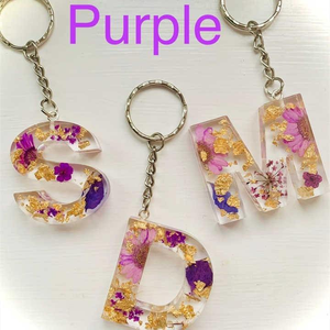 Vente flash - Porte-clés personnalisé avec initiale en résine et pompon pour femmes et filles - Product Image 3