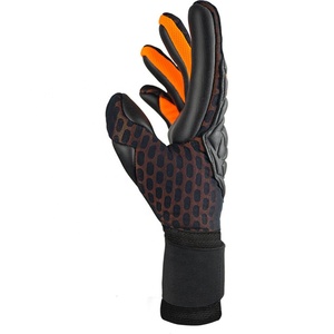 Gants de gardien de but de football personnalisés de haute qualité, paume avant en latex allemand de 4 mm, dos en latex, impression par sublimation et injection de silicone - Product Image 5
