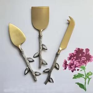 Ensemble de couteaux à fromage modernes en métal avec manche à motif feuille – Collection de couteaux de service à fromage haut de gamme - Product Image 1