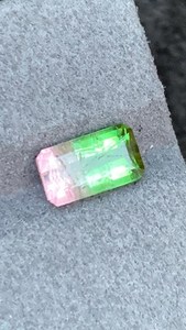 Pierre précieuse naturelle de tourmaline pastèque bicolore, taille émeraude, pierre brute certifiée IGI, couleur claire pour la fabrication de bijoux fins - Product Image 1