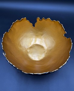 Bol décoratif en papier mâché métallique noir et or, pièce d'appoint moderne - Product Image 1