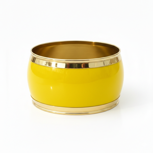 Bracelets larges en résine tendance avec bordures en laiton – Bracelets personnalisables couleur brillante, ensemble de bijoux statement garnis d'or, vente en gros - Product Image 3