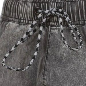 กางเกงขาสั้นออกกำลังกายผู้ชายขายส่ง สไตล์วินเทจ สีซีดแบบฟอกกรด ผ้าโพลีเอสเตอร์ผสมคอตตอน แห้งเร็ว สกรีนโลโก้ด้านหน้าตามสั่ง - Product Image 3