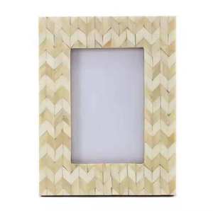 Marco de Madera con Incrustaciones de Hueso Hecho a Mano de Alta Calidad para Exhibir con Seguridad Retratos, Obras de Arte y Fotos Memorables - Álbum de Fotos de Calidad - Product Image 4