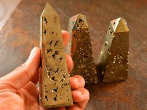 Vente en gros : Meilleure qualité, tour de cristal d'howlite naturelle polie, baguette de quartz, pierre de guérison Reiki, obélisque, pointes de cristal - Product Image 4