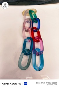 Eslabones de cadena de resina personalizables, de gran tamaño y colores claros, eslabones grandes de resina multicolor disponibles por Glowin Fashion. - Product Image 4