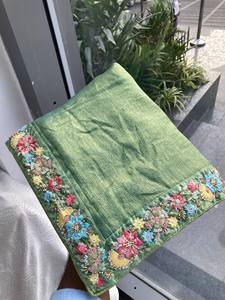 Blusa de sari verde Banarasi con bordado floral, tradicional india y pakistaní, para mujer, ideal para bodas y fiestas. - Product Image 4