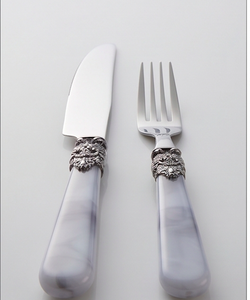 Ensemble de couverts de luxe moderne avec manches en acier inoxydable miroir et en résine, parfait pour les mariages, les dîners et les tables élégantes - Product Image 2