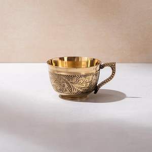 Tazas de Latón de Alta Calidad, Artículos para Beber de Latón Sólido Contemporáneos con un Toque Tradicional para Hoteles, Salones y Eventos - Product Image 1