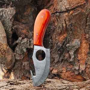Couteau de chasse en acier Damas forgé à la main de haute qualité, personnalisé, idéal pour le camping et les activités de plein air, couteau à désosser et à éviscérer avec anse intégrée - Product Image 1