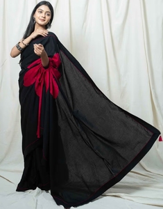 Sari KV para Mujer, Diseño Floral de Margaritas Negras, Sin Blusa - Product Image 3