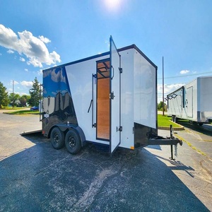 Remorque de transport de marchandises moderne et fermée, avec une structure en acier robuste, une zone de chargement spacieuse et une protection contre les intempéries - Product Image 1