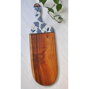 Planche à découper écologique avec motif floral en émail, planche à découper artisanale avec poignée, bloc à découper décoratif pour usage domestique - Product Image 1