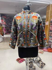 Chaqueta de Mujer con Cuello Mandarín Bordado a Mano con Flores, Manga Tres Cuartos, Estilo Étnico Otoñal, Corta, Diseño Elegante, Regalo - Product Image 1