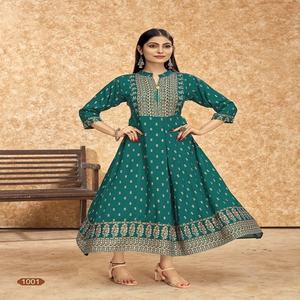 Robe de créateur à imprimé feuille - Product Image 3