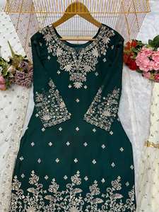 Ensemble de sharara brodé style pakistanais pour les festivals et les événements - Product Image 4