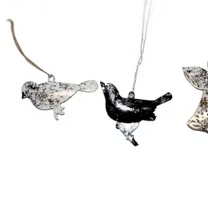 Ornements de Noël suspendus en métal faits à la main : Oiseau sombre, Flocon de neige argenté, Papillon découpé en laiton – Décoration de salon - Product Image 3