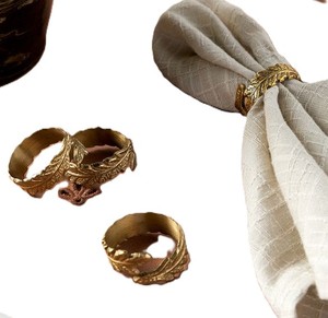 Anillos de Servilleta Ondulados de Latón Dorado Hechos a Mano para Bodas, Hogares y Hoteles, Lujosos Porta Servilletas Metálicos para Vajilla de Boda Antigua - Product Image 2