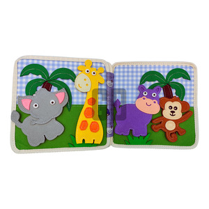 Livre sensoriel interactif en feutre Lion - Product Image 2