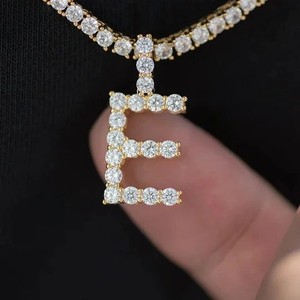 Colgante de Letra del Alfabeto Estilo Hip Hop, Colgante Redondo de Plata con Moissanita, Directo del Mayorista de Joyería a Precio de Fábrica en India - Product Image 1