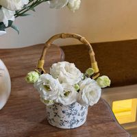 Vase en céramique vintage à motif floral avec poignée en bambou, pot à fleurs en porcelaine peint à la main, vase décoratif pour la décoration de table à la maison