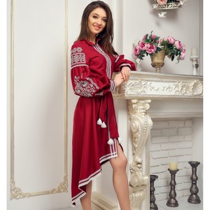 Robes en coton et lin brodées pour femmes, robe rouge ukrainienne avec un design unique, robes brodées grande taille - Product Image 3