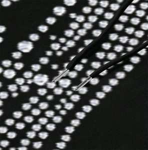 เสื้อฮู้ดดี้ปักดาวสีดำ ผ้าโพลีเอสเตอร์ผสมคอตตอนฟลีซ 300 กรัม เป็นมิตรกับสิ่งแวดล้อม กันน้ำ ระบายอากาศได้ดี เหมาะสำหรับฤดูหนาว - Product Image 4