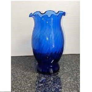 Vase en résine artisanal MOON RISE CRAFT, style Art déco moderne, durable, écologique, noir brillant irrégulier avec touches dorées, pour présentation florale sur table - Product Image 4