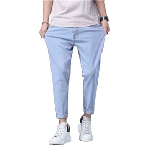 กางเกงยีนส์บางขาสั้นสำหรับผู้ชาย, กางเกงยีนส์ขาสั้นทรงตรงรัดรูปผ้ายีนส์ยืดสีพื้นสีดำสีพื้นสำหรับฤดูร้อน - Product Image 1