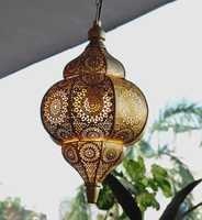 Lanterne marocaine artisanale en fer, écologique, couleur or antique personnalisable, à suspendre, style bohème, pour décoration extérieure et intérieure, Ramadan, mariage, table