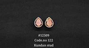 ต่างหูแบบติดหู 12509Kundan ชุบทอง ประดับมรกตทรงหยดน้ำ ดีไซน์ลายดอกไม้ ทำจากทองเหลือง เหมาะสำหรับงานแต่งงาน ของขวัญสำหรับงานปาร์ตี้ - Product Image 2