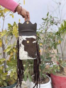 Nouveau design sac à main pour téléphone sac à main véritable fourrure de vachette à frange usinée à la main sculpture sac à bandoulière sacs de petite taille pochette à bracelet sac à bandoulière - Product Image 4