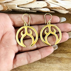 Los Mejores Pendientes de Diseño Tribal en Forma de Luna Creciente, Pendientes Bohemios de Latón para Mujer, Chapados en Oro de 18K, Luna Creciente Étnica, Venta al por Mayor/OEM - Product Image 1
