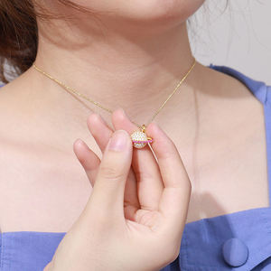 Colgante de planeta con incrustaciones de circonita, chapado en oro y plata, joyería moderna para regalo unisex. - Product Image 2