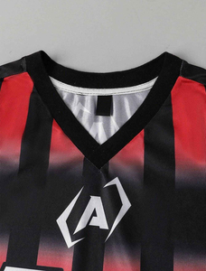 Camiseta Casual de Manga Corta con Cuello en V para Hombre, Personalizable con Estampado Numérico a Rayas, 220 Gramos, Estilo Urbano de Verano con Bloques de Color - Product Image 3