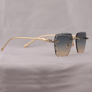 Dernières lunettes jaunes unisexes de créateurs Lunettes confortables cloutées de diamants Moissanite pour un usage quotidien - Product Image 2