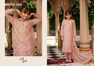 Collection de vêtements de fête aux couleurs éclatantes, dernière collection, organza avec broderies, ensemble salwar-kameez et dupatta pour enfants, fournisseur mondial. - Product Image 4