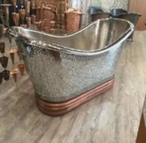Bañera Ovalada Independiente de Cobre con Acabado Rústico, Bañera de Metal para Baño o Spa - Product Image 3
