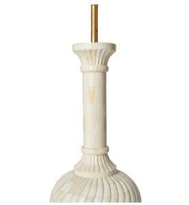 Lámpara de Noche Artesanal con Incrustaciones de Hueso, Elegante Diseño de Mosaico Hecho a Mano, Estilo Art Deco, Lámpara de Mesa Personalizable con Pantalla Beige - Product Image 3