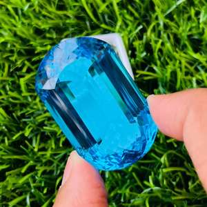 Bague en quartz bleu de culture, taille coussin, conçue pour un luxe éthique, éclat brillant, style de bijoux moderne intemporel et attrayant - Product Image 2