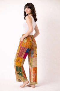 Pantalones Palazzo Anchos de Algodón con Parches Kantha Hechos a Mano por Jaiftextiles, Estilo Boho, Talla Única Unisex, con Cordón Ajustable y Cintura Alta - Product Image 6