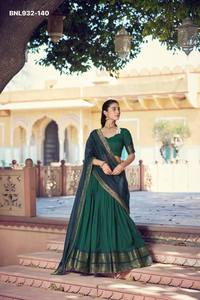 Lehenga de polialgodón de la mejor calidad con borde tejido con zari, blusa y dupatta a juego, colección a precio de mayorista. - Product Image 6