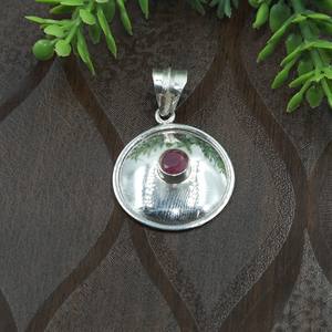 Colgante de Disco Redondo de Plata de Ley 925 con Gema de Rubí Rosa Natural, Hecho a Mano, Minimalista, con Engaste de Bisel, Joyería de Sanación con Rubí, Regalo para Todos - Product Image 5