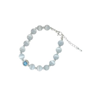 Bracciale con perline in pietra occhio di gatto simulato, catena in argento e design con perle, accessorio di moda per donna. - Product Image 5