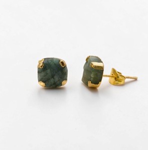 Handmade Dyed <b>Emerald</b> Natural Raw Gemstone <b>Studs</b> Earrings Wholesale - Product Image 3