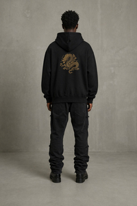 Sweat-shirt à capuche noir surdimensionné pour homme OEM ODM avec broderie de dragon chinois doré et poche kangourou, logo personnalisé - Product Image 4