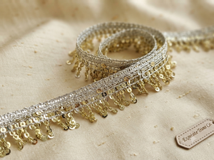Bordure en dentelle brodée froncée avec décoration de paillettes pour la couture de vêtements et les costumes de mariage - Product Image 4