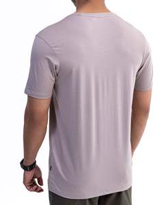 T-shirt pour homme en tissu peigné 100 % coton, col rond, manches courtes, coupe ample, logo sérigraphié sur le devant, couleur personnalisée, anti-boulochage - Product Image 4