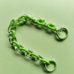 Chaîne à maillons en résine acrylique de créateur, best-seller, audacieuse et tendance, pour colliers et accessoires, disponible à la vente - Product Image 3