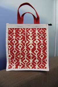Sac de courses moyen à motif losanges en tissu non tissé rouge avec fermeture éclair, sac fourre-tout à main pour l'épicerie - Product Image 6